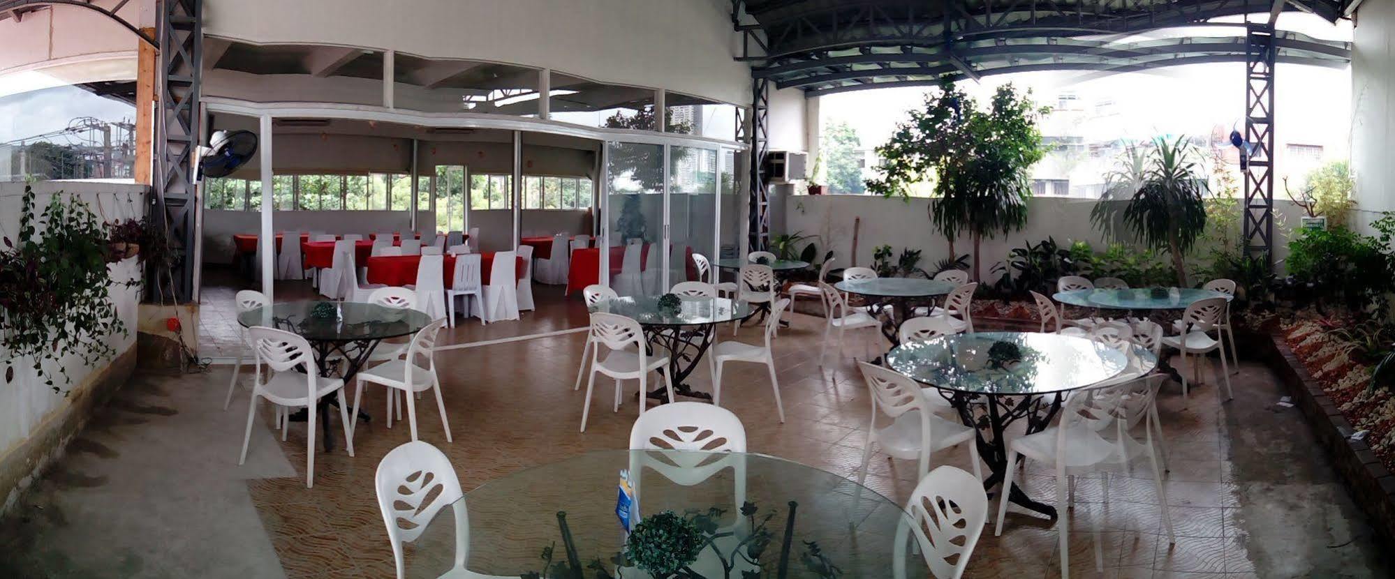 The Center Suites Cebu Exterior foto